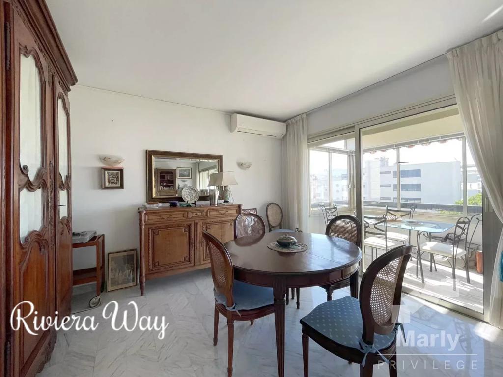 4 room apartment in Cannes, photo #10, listing #96131406