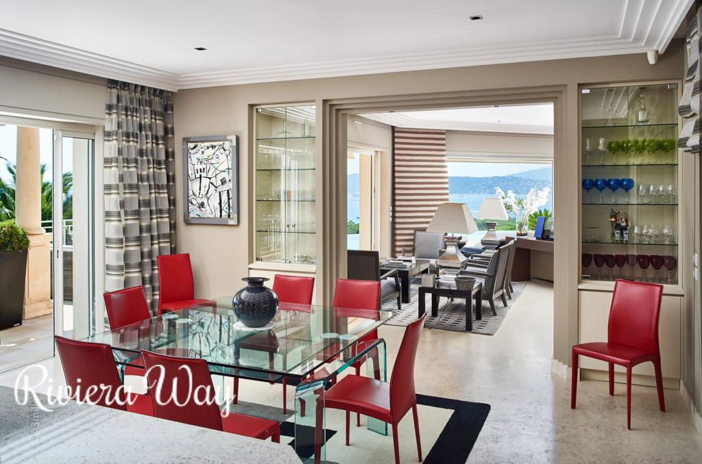 8 room villa in Grimaud, photo #7, listing #107128056