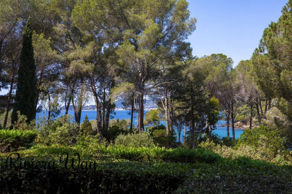 7 room villa in La Croix-Valmer, photo #3, listing #106407924