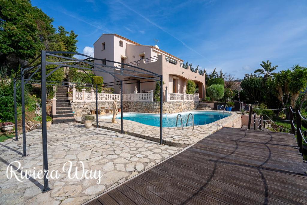 Villa in Rayol-Canadel-sur-Mer, photo #6, listing #105782124