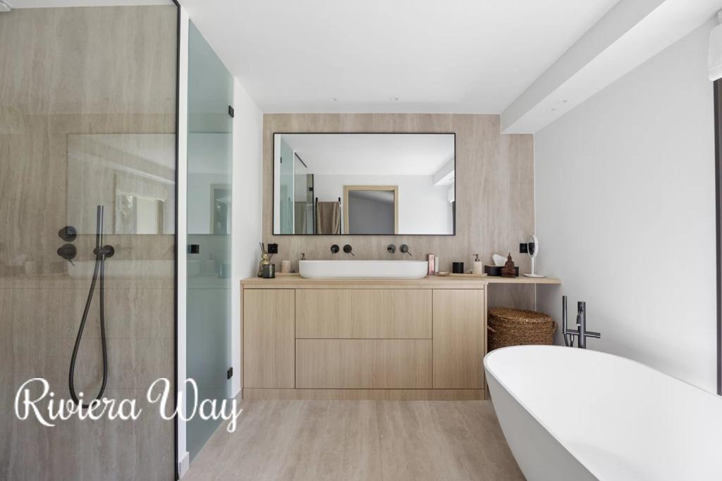 6 room villa in Mougins, photo #8, listing #107064594