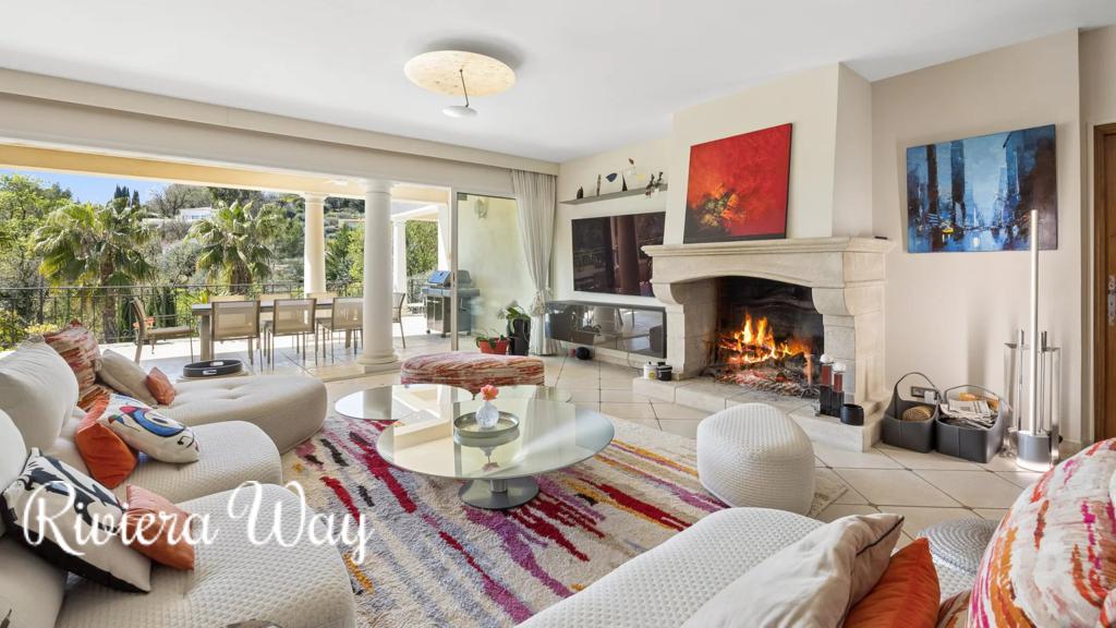 8 room villa in Le Rouret, photo #4, listing #105916902