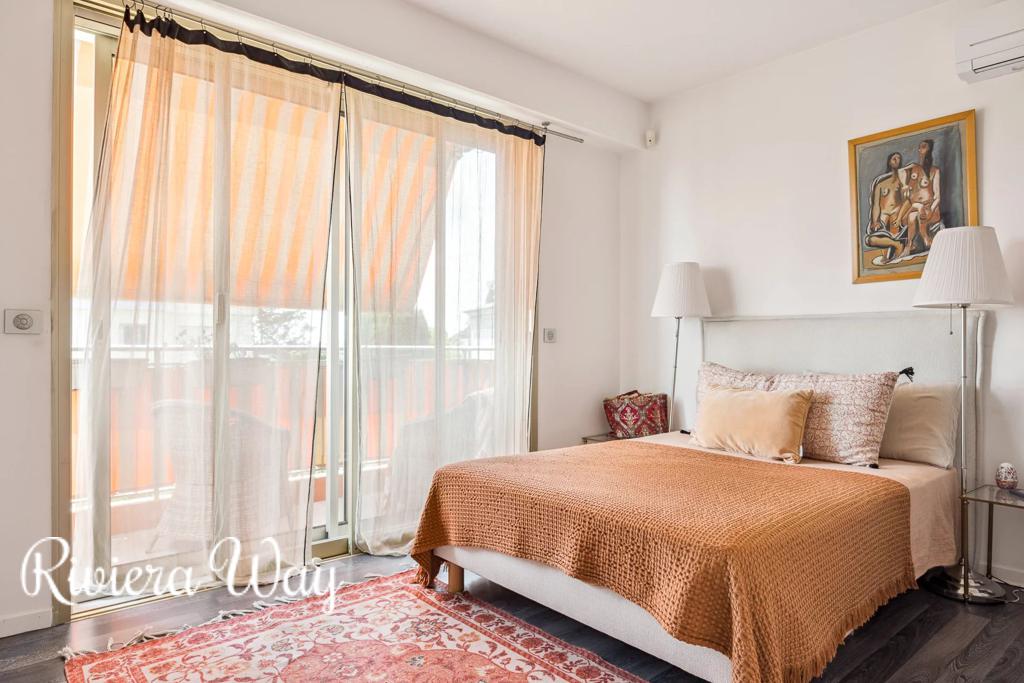 4 room apartment in Antibes, photo #10, listing #104141562