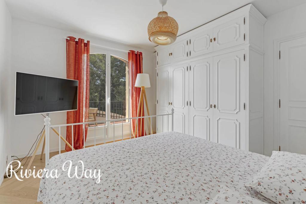 7 room villa in Toulon, photo #1, listing #103975200