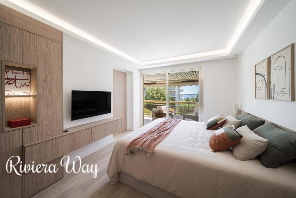 4 room apartment in Cannes, photo #10, listing #107086812