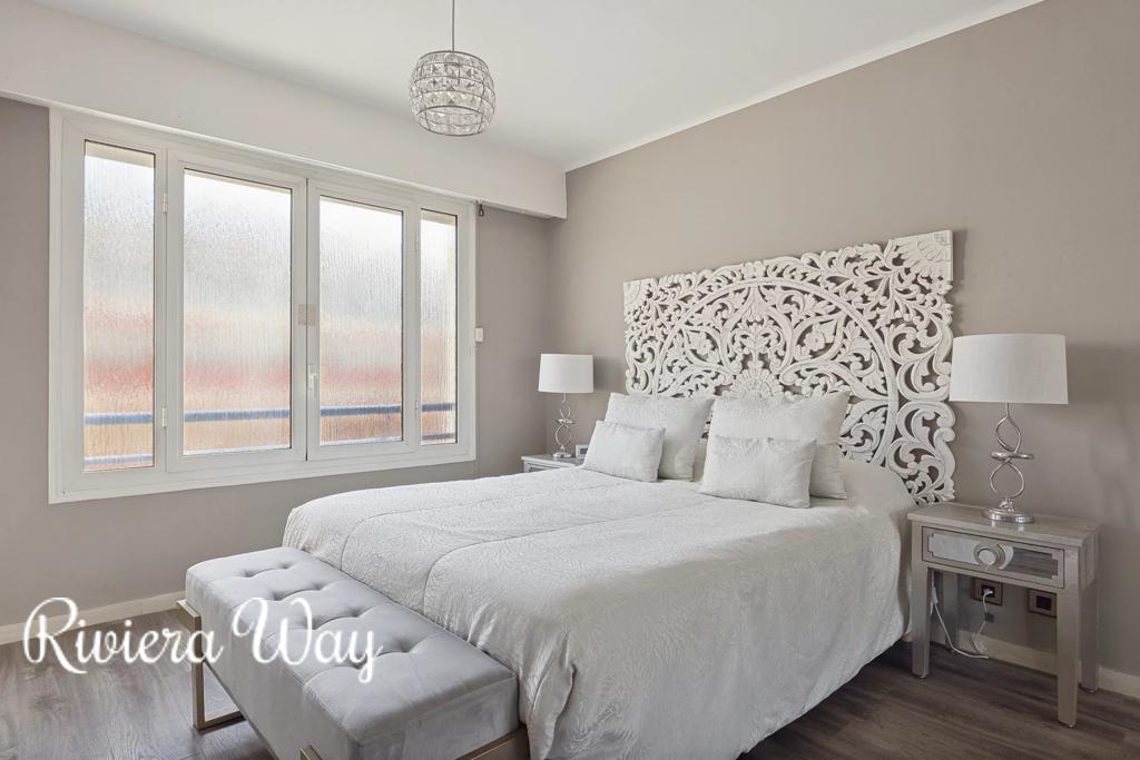 2 room apartment in Antibes, photo #9, listing #106178142