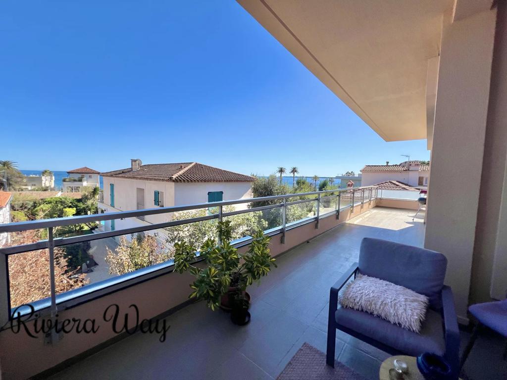 9 room villa in Golf Juan, photo #1, listing #102704826