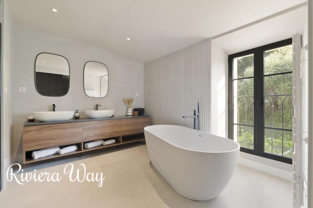 8 room villa in Mougins, photo #10, listing #102676350