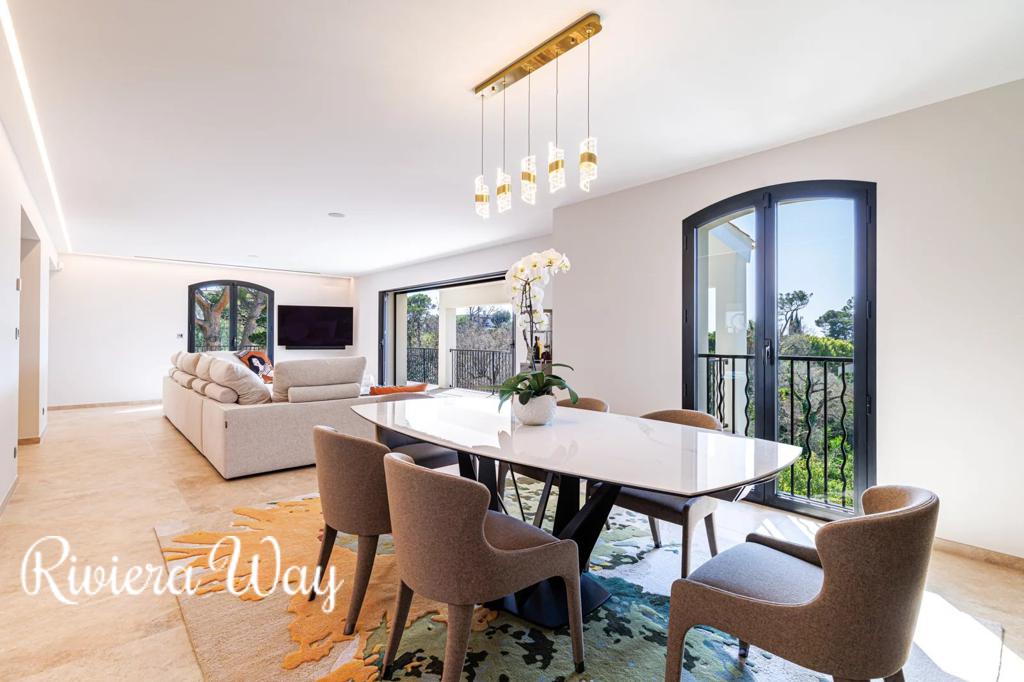 8 room villa in Cannes, photo #6, listing #105630420