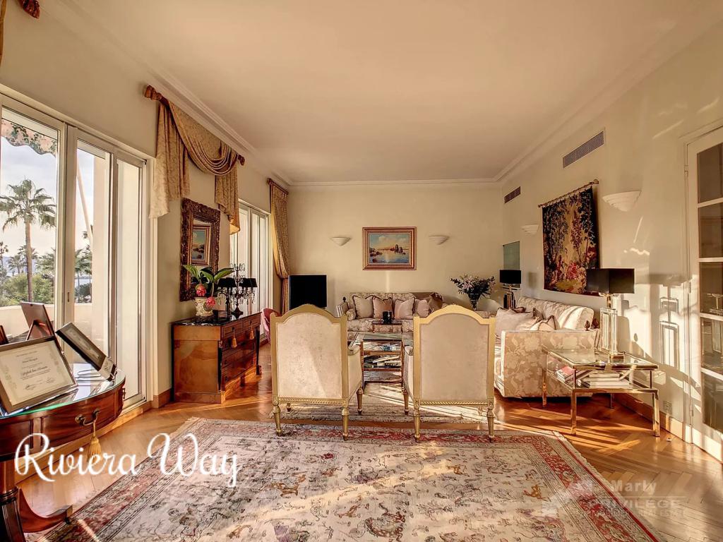 5 room apartment in Cannes, photo #3, listing #98689122
