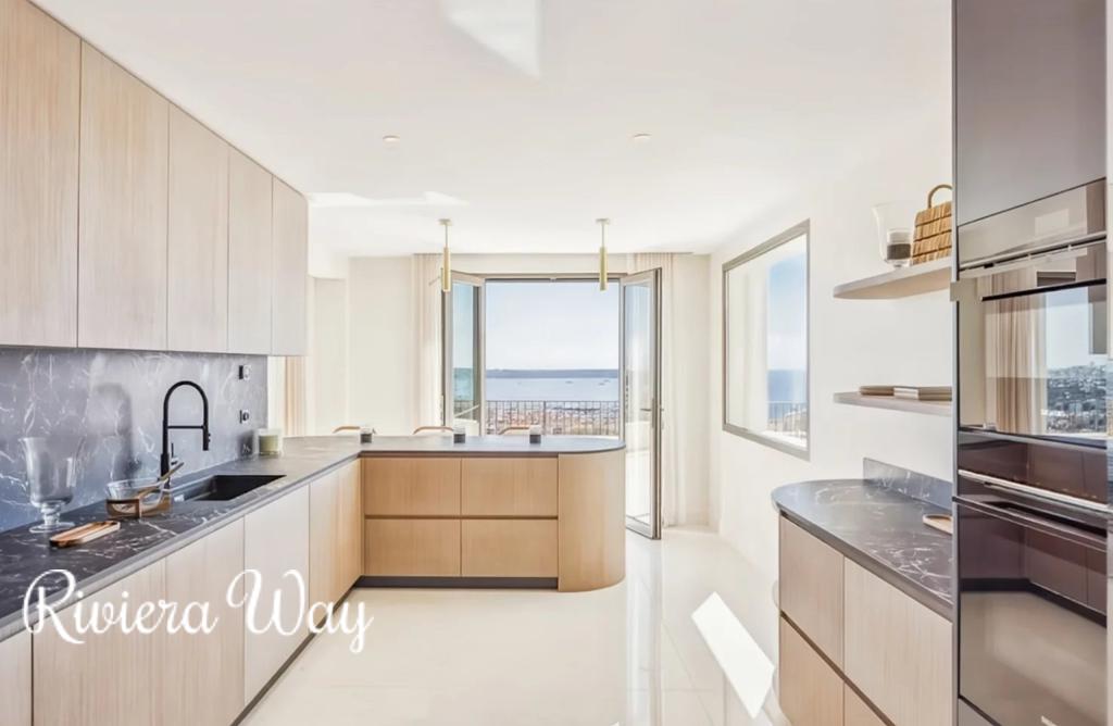 10 room villa in Cannes, photo #5, listing #107137338