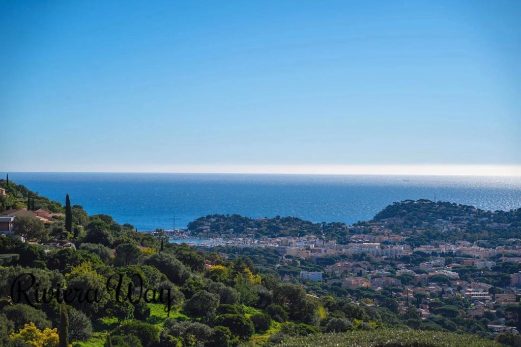 7 room villa in Cavalaire-sur-Mer, photo #4, listing #105455322