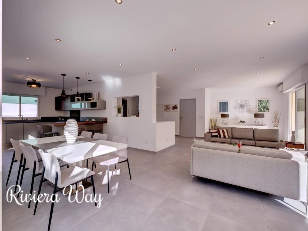 5 room villa in Cap d'Antibes, photo #9, listing #105552132