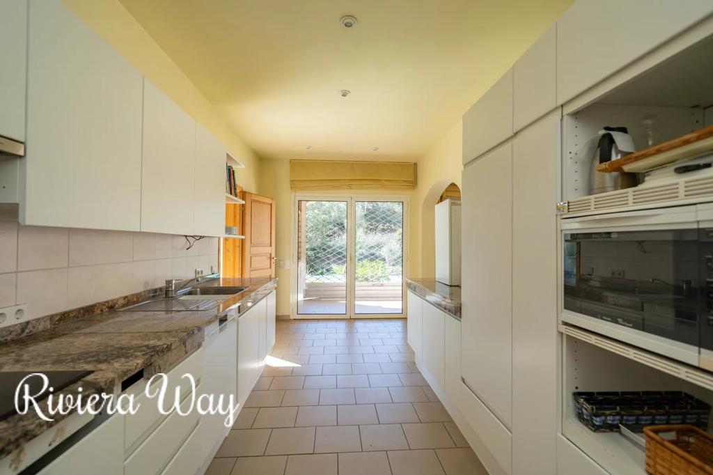 7 room villa in Fréjus, photo #9, listing #104418930