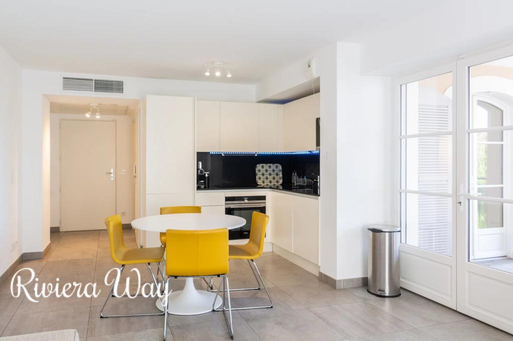 3 room apartment in Saint-Tropez, photo #5, listing #106240260