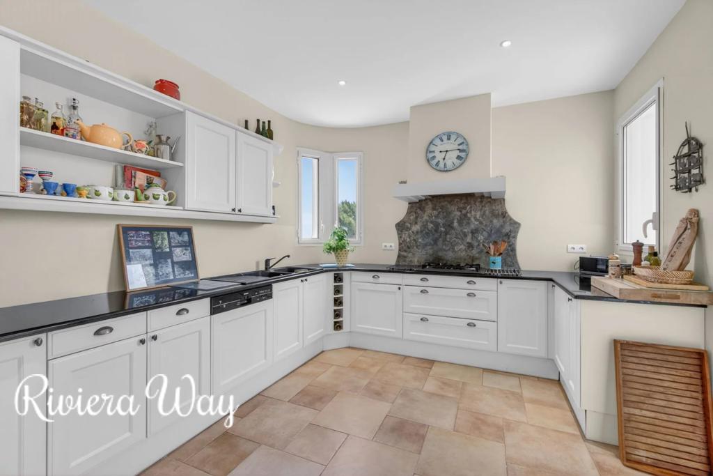 6 room villa in Grasse, photo #5, listing #106454922