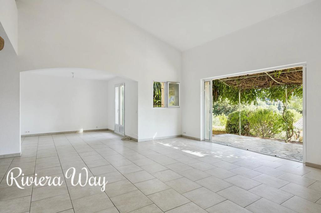 7 room villa in Grasse, photo #4, listing #104355510