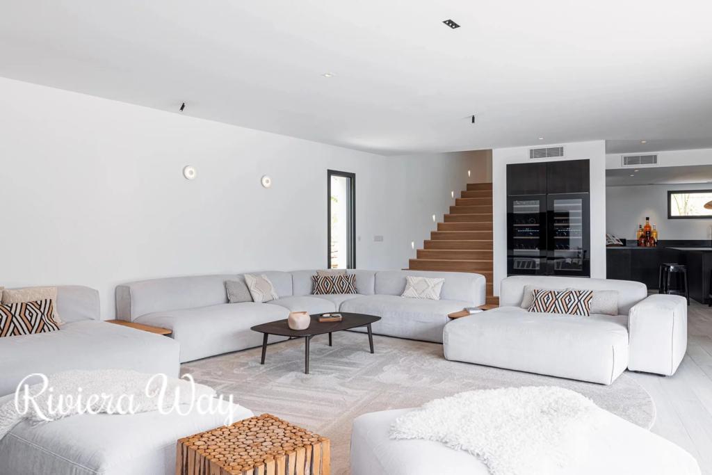 8 room villa in Le Rouret, photo #6, listing #105616560