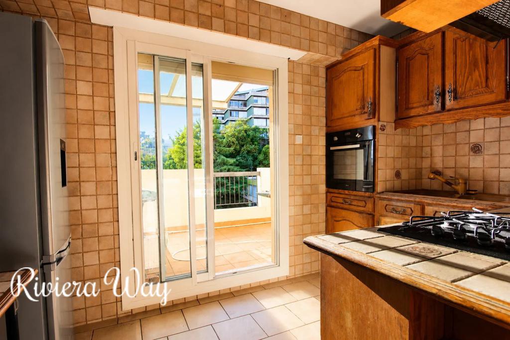4 room apartment in Fabron, photo #7, listing #105042966