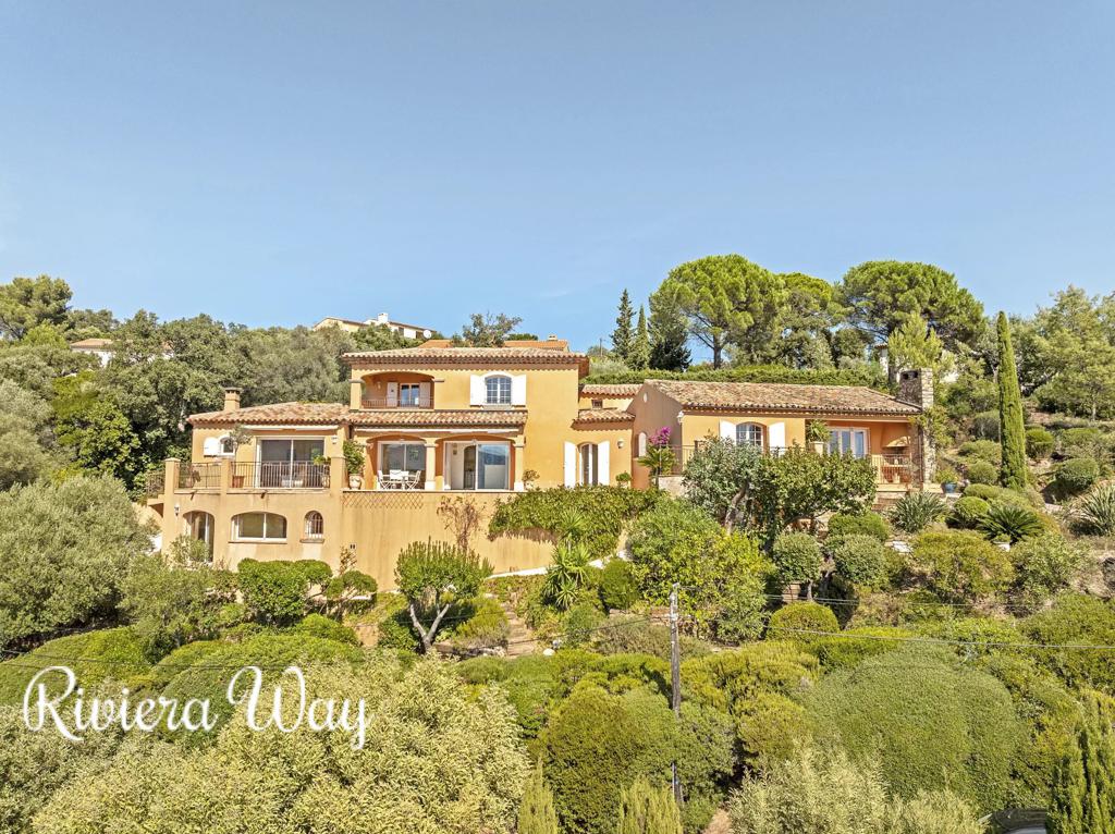 Villa in La Croix-Valmer, photo #1, listing #106343118