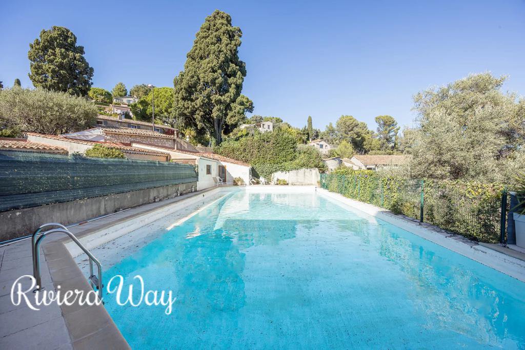 4 room apartment in Saint-Paul-de-Vence, photo #8, listing #104531280