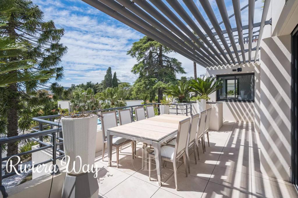 6 room apartment in Cannes, photo #1, listing #102086838