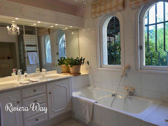 5 room villa in Cannes, photo #3, listing #103207902