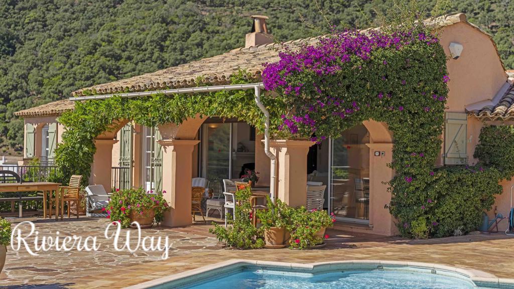 8 room villa in La Croix-Valmer, photo #5, listing #104300112
