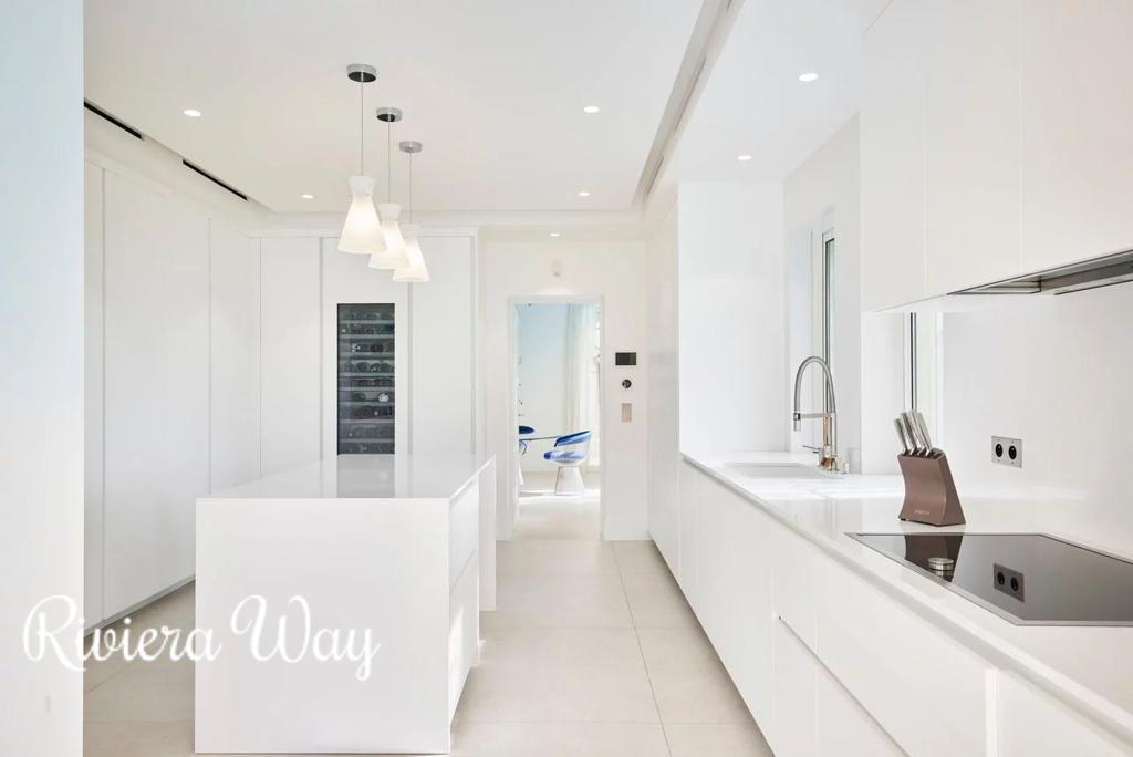 7 room villa in Saint-Tropez, photo #8, listing #103579770