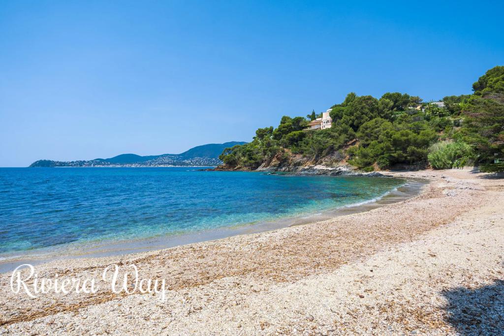 7 room villa in La Croix-Valmer, photo #2, listing #104702052