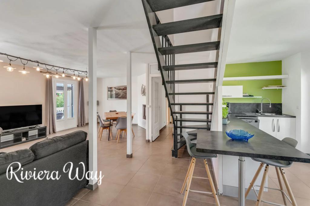 7 room villa in La Croix-Valmer, photo #4, listing #106371258