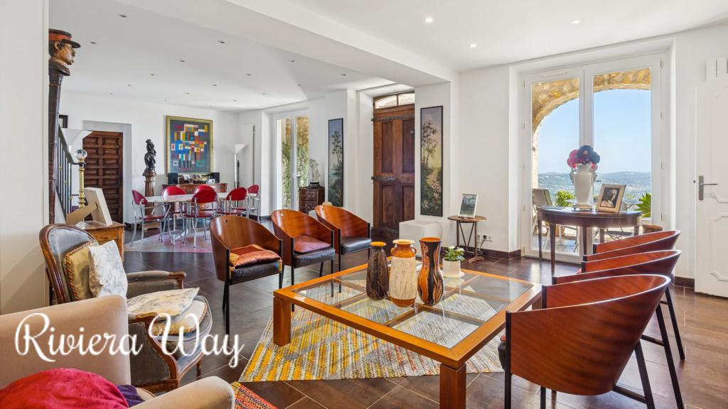 9 room villa in Grasse, photo #3, listing #104939310