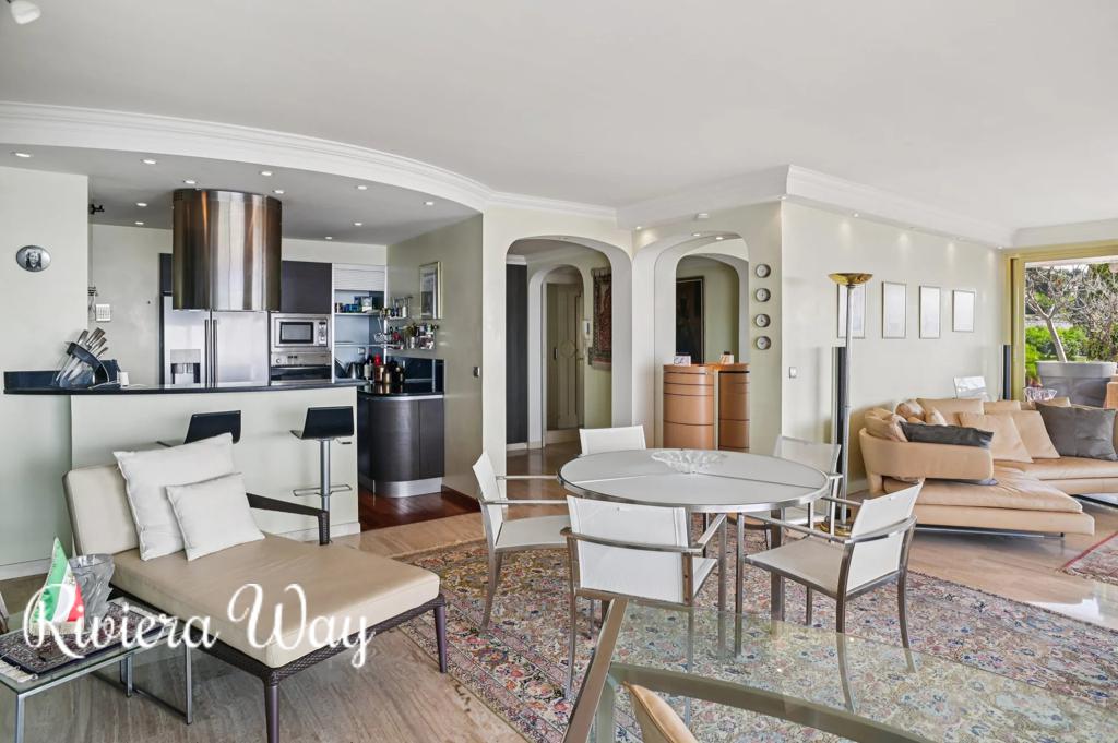 4 room apartment in Cannes, photo #10, listing #106365504