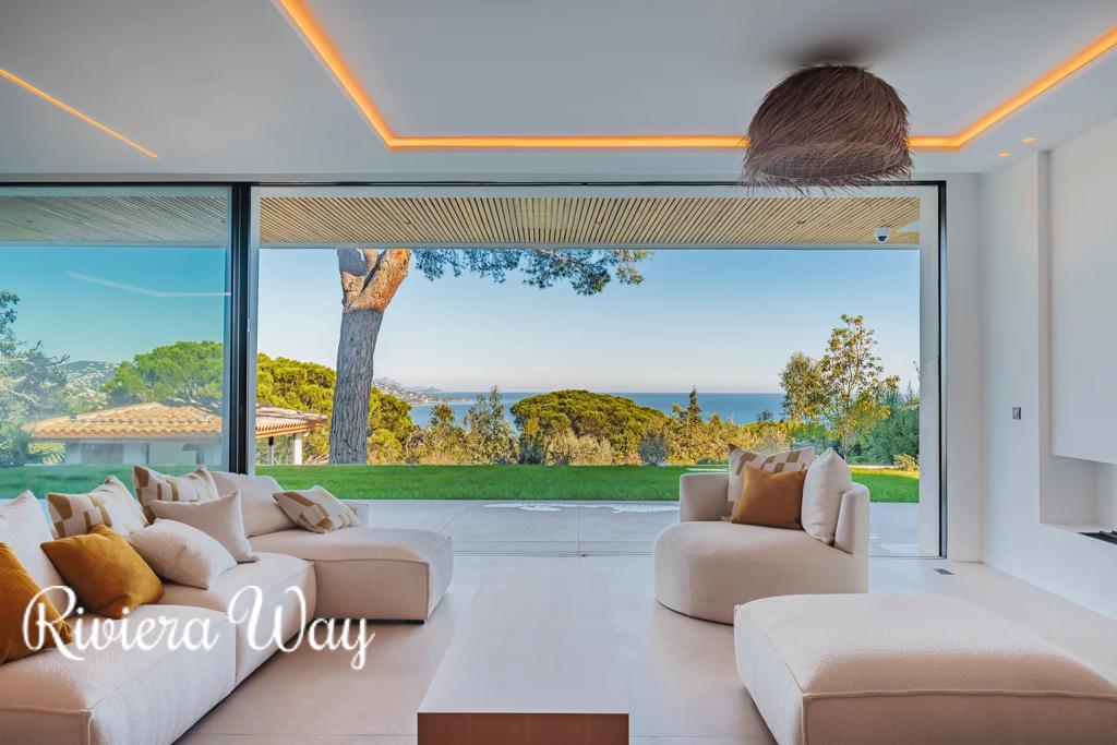6 room villa in Sainte-Maxime, photo #1, listing #104479914
