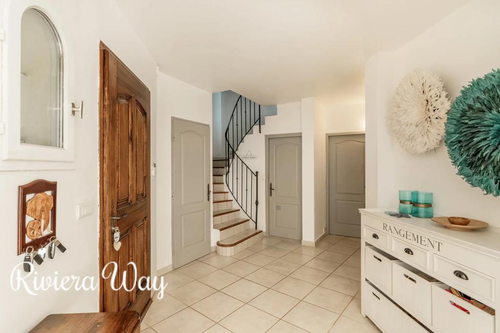 8 room villa in La Londe-les-Maures, photo #8, listing #105707994