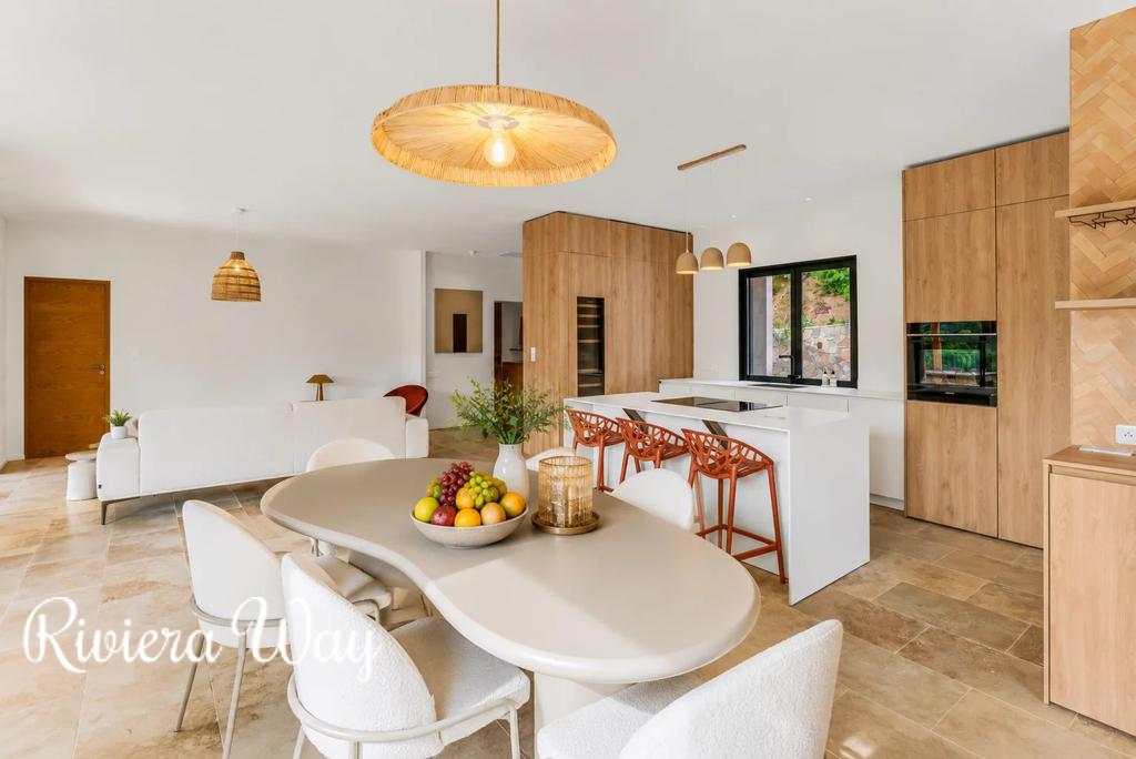 6 room villa in La Croix-Valmer, photo #7, listing #106276254