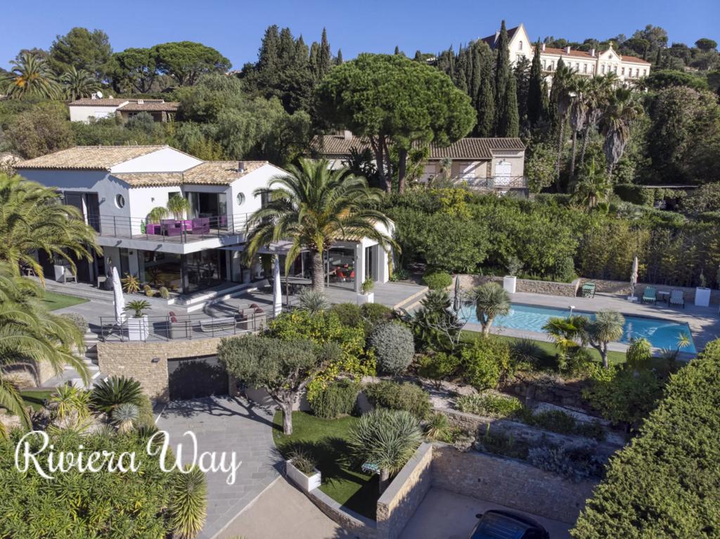 8 room villa in La Croix-Valmer, photo #1, listing #94164714