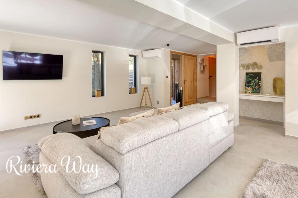 5 room villa in La Croix-Valmer, photo #1, listing #103619166