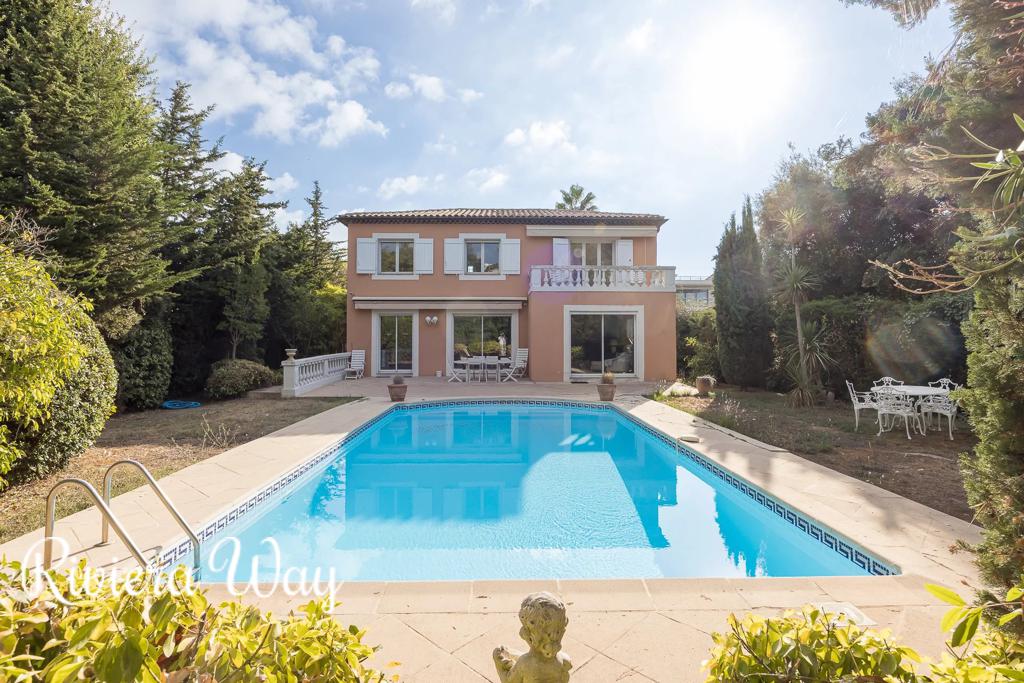 6 room villa in Antibes, photo #1, listing #107113986
