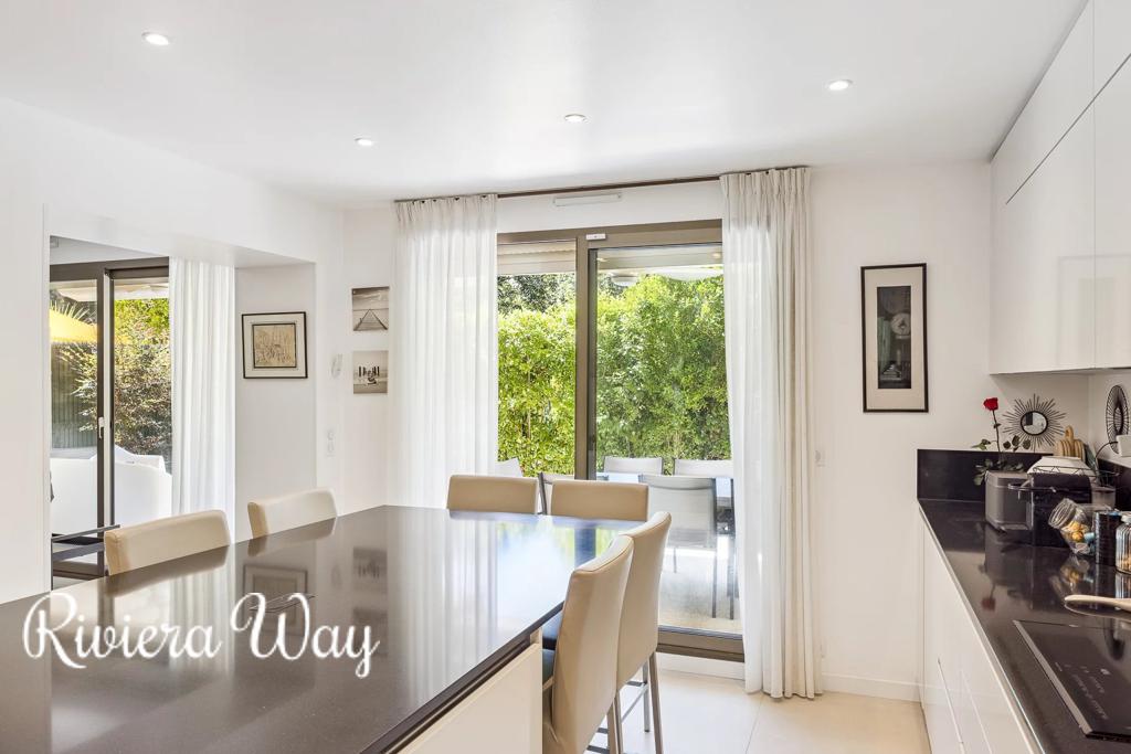 4 room apartment in Antibes, photo #1, listing #104082510