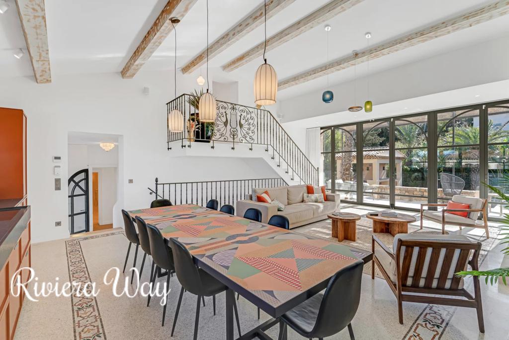 8 room villa in Saint-Tropez, photo #3, listing #105622146