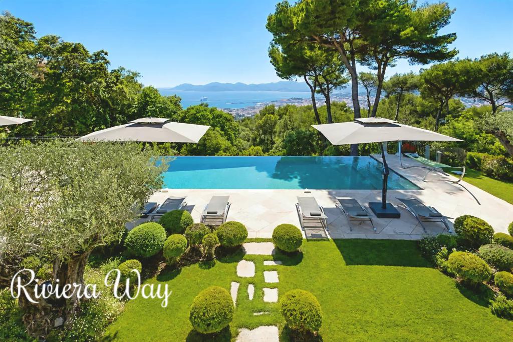 14 room villa in Cannes, photo #3, listing #106570044
