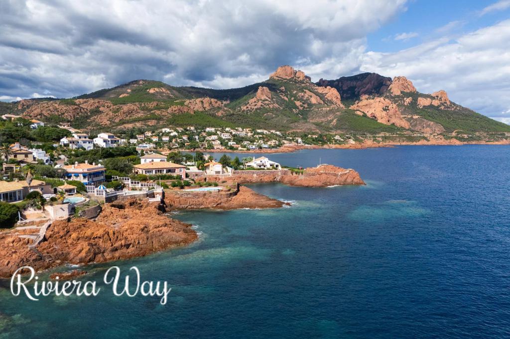 9 room villa in Saint-Raphaël, photo #7, listing #104501460