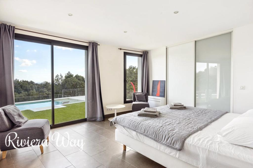 7 room villa in Fayence, photo #8, listing #99823416