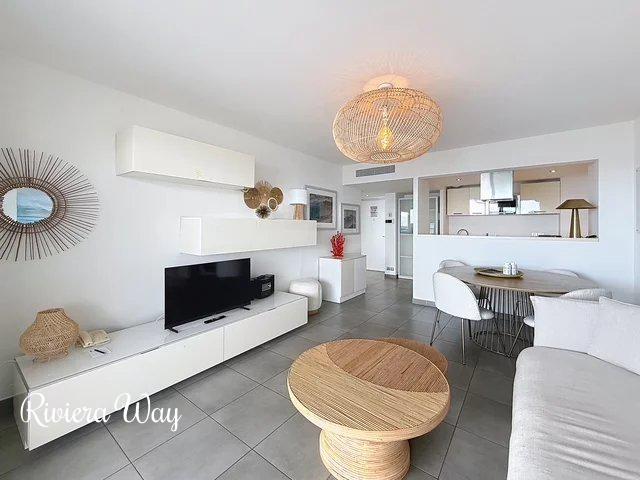 2 room apartment in Antibes, photo #4, listing #105717276