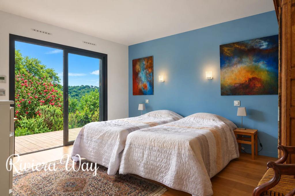 10 room villa in La Croix-Valmer, photo #8, listing #102842418