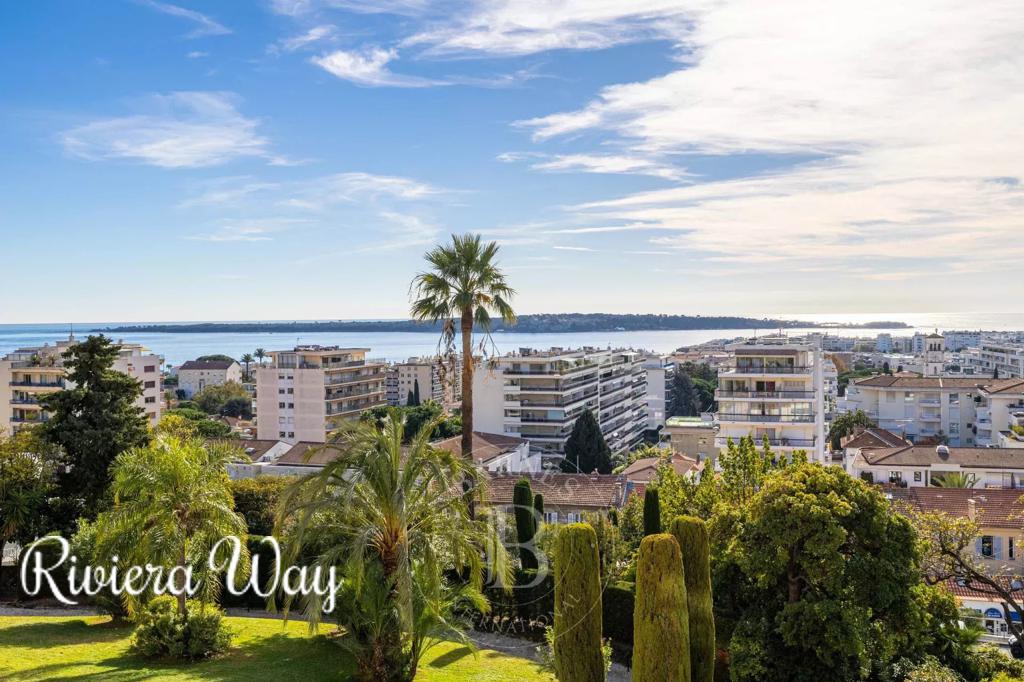 6 room apartment in Cannes, photo #3, listing #99717744