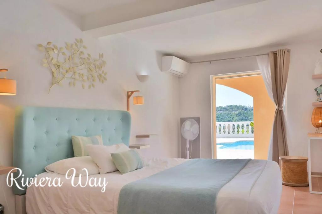 11 room villa in Cannes, photo #9, listing #90902658