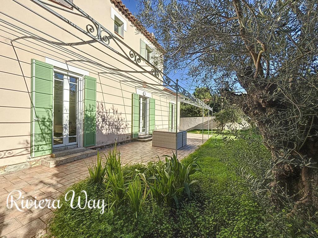 5 room villa in Antibes, photo #2, listing #106079400