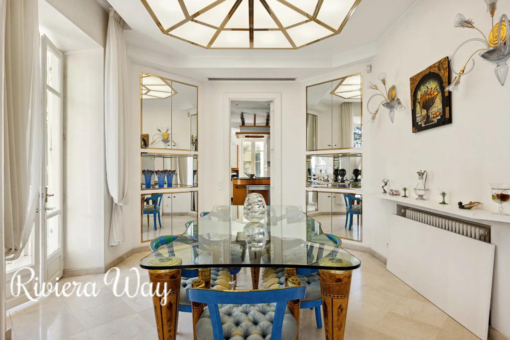 8 room villa in Cap d'Antibes, photo #10, listing #98994168